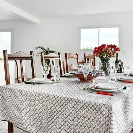 Holiday home Stunning In With Wifi Guegon